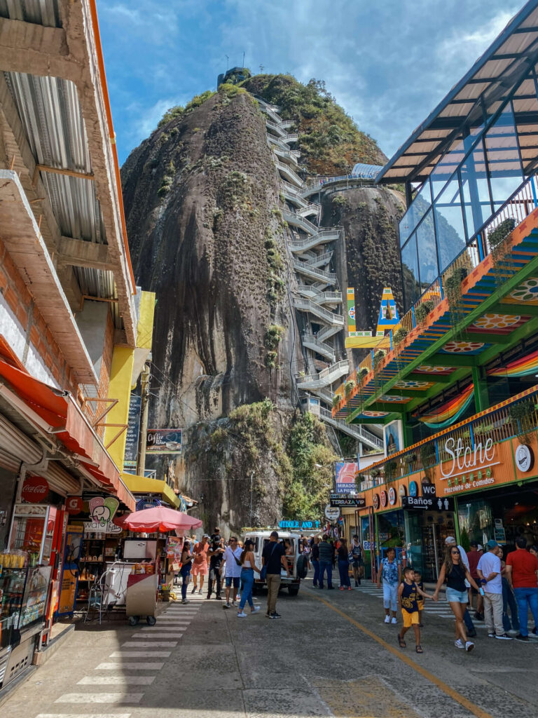 Exploring Guatapé: Day trip to Guatapé from Medellin 2 piedra
